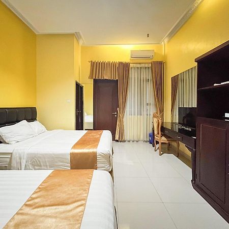 Kartika Hotel Syariah Pacitan Mitra Reddoorz Екстериор снимка