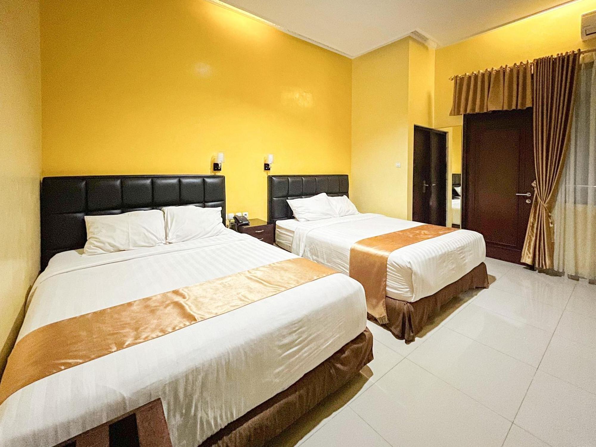 Kartika Hotel Syariah Pacitan Mitra Reddoorz Екстериор снимка
