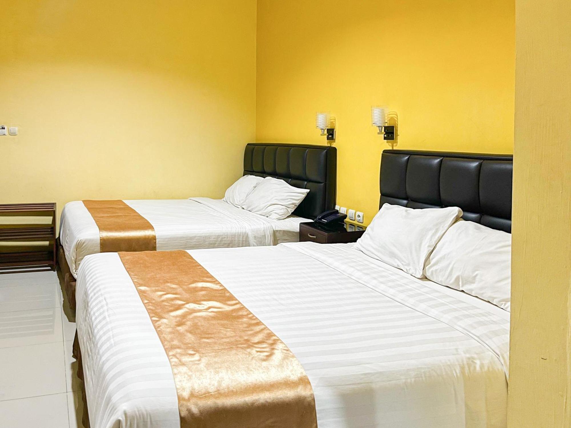 Kartika Hotel Syariah Pacitan Mitra Reddoorz Екстериор снимка