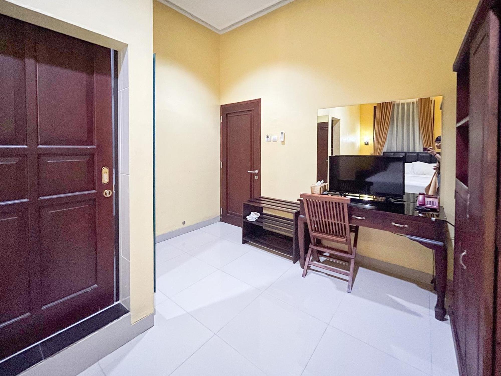 Kartika Hotel Syariah Pacitan Mitra Reddoorz Екстериор снимка