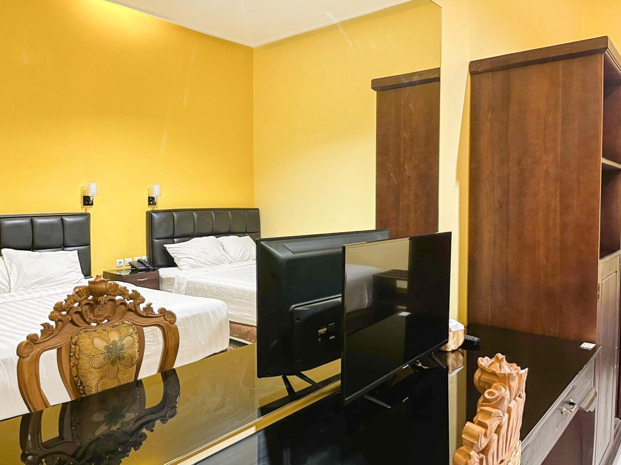 Kartika Hotel Syariah Pacitan Mitra Reddoorz Екстериор снимка