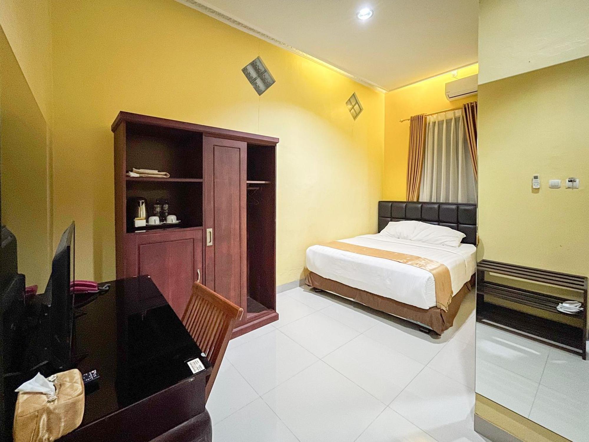 Kartika Hotel Syariah Pacitan Mitra Reddoorz Екстериор снимка