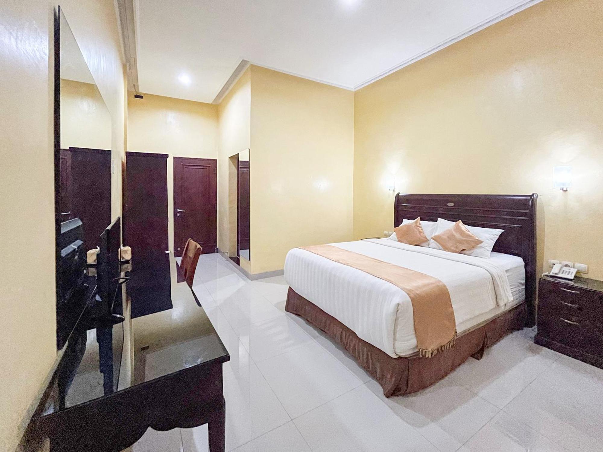 Kartika Hotel Syariah Pacitan Mitra Reddoorz Екстериор снимка