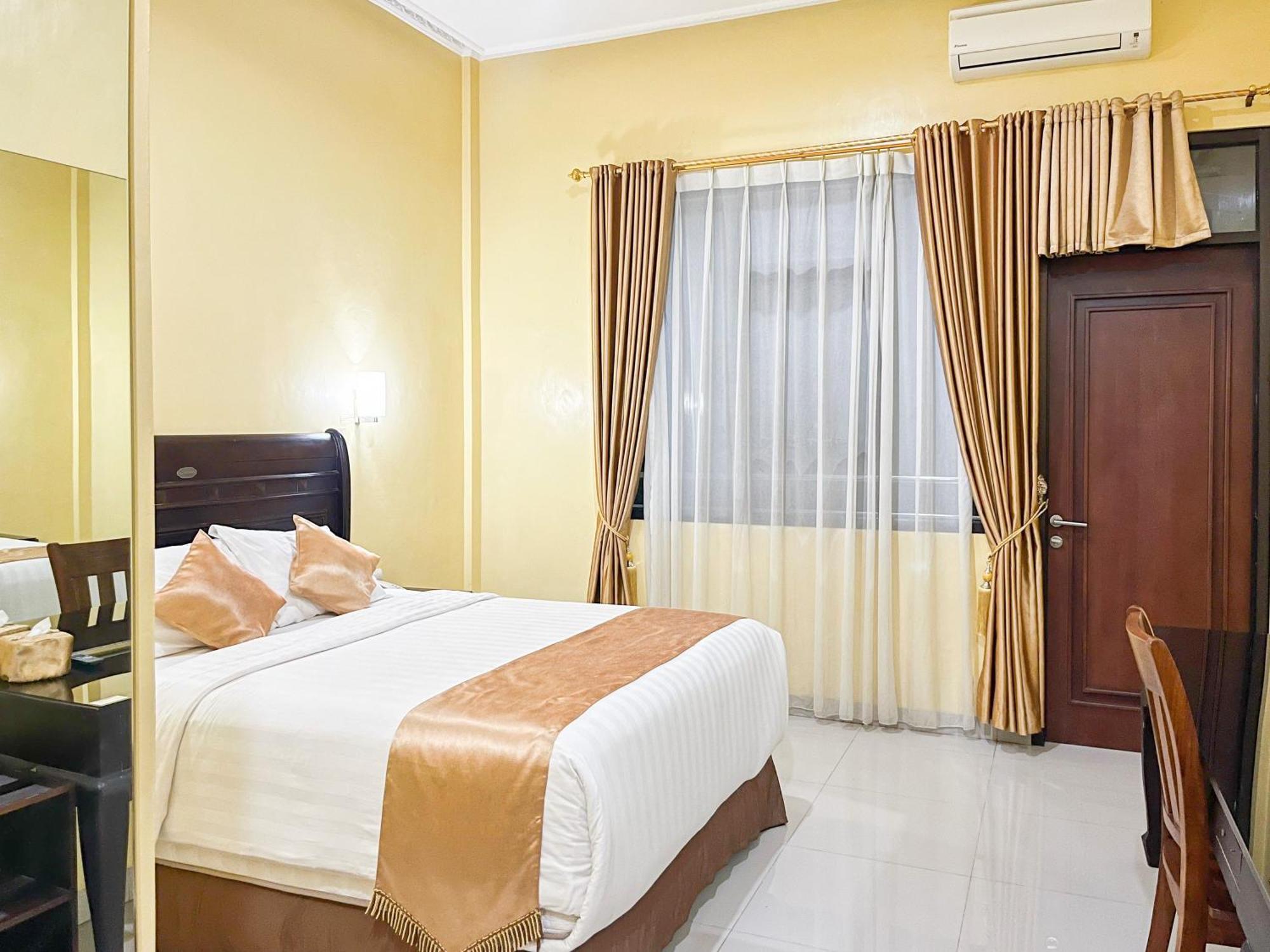 Kartika Hotel Syariah Pacitan Mitra Reddoorz Екстериор снимка