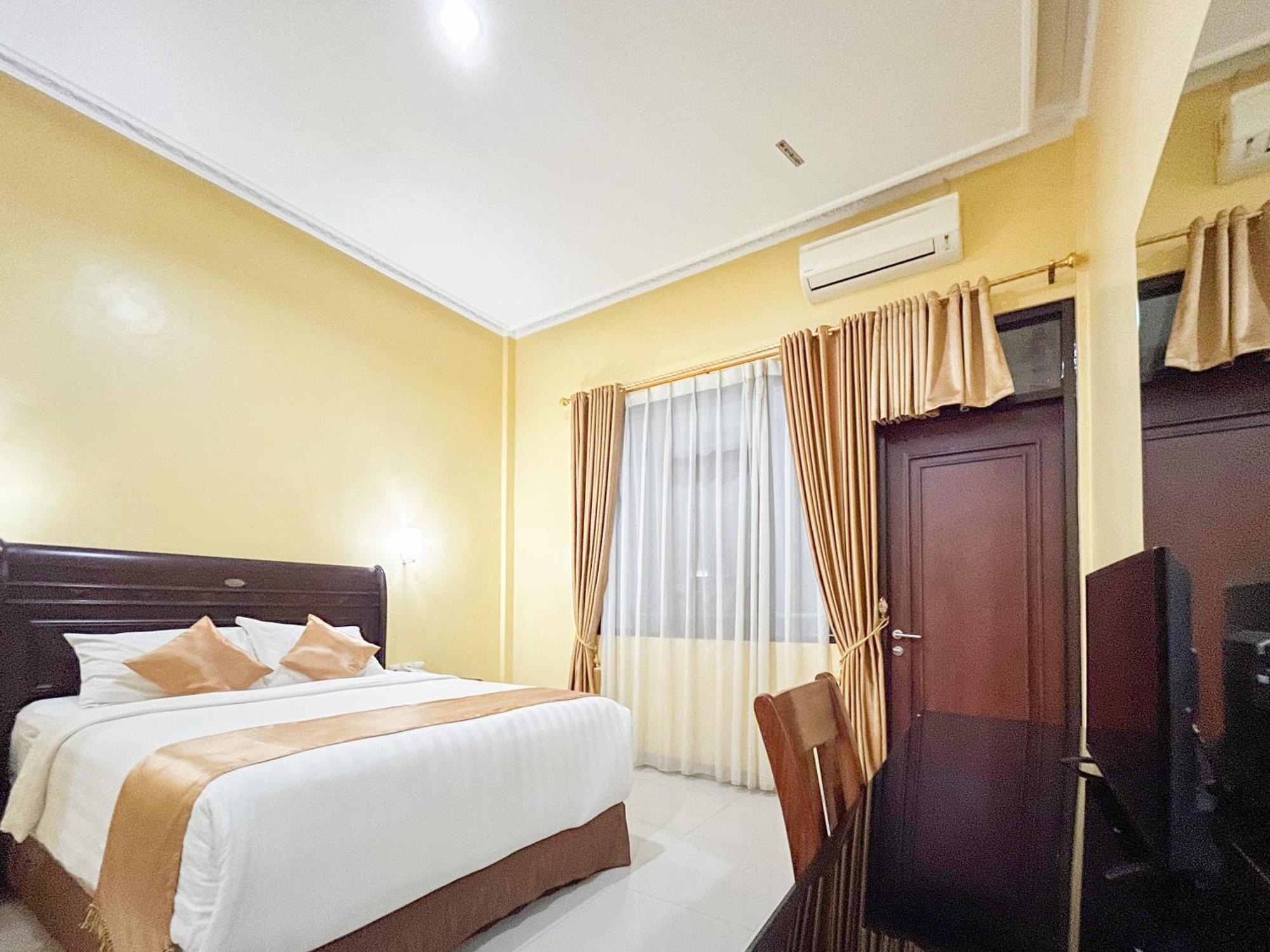 Kartika Hotel Syariah Pacitan Mitra Reddoorz Екстериор снимка