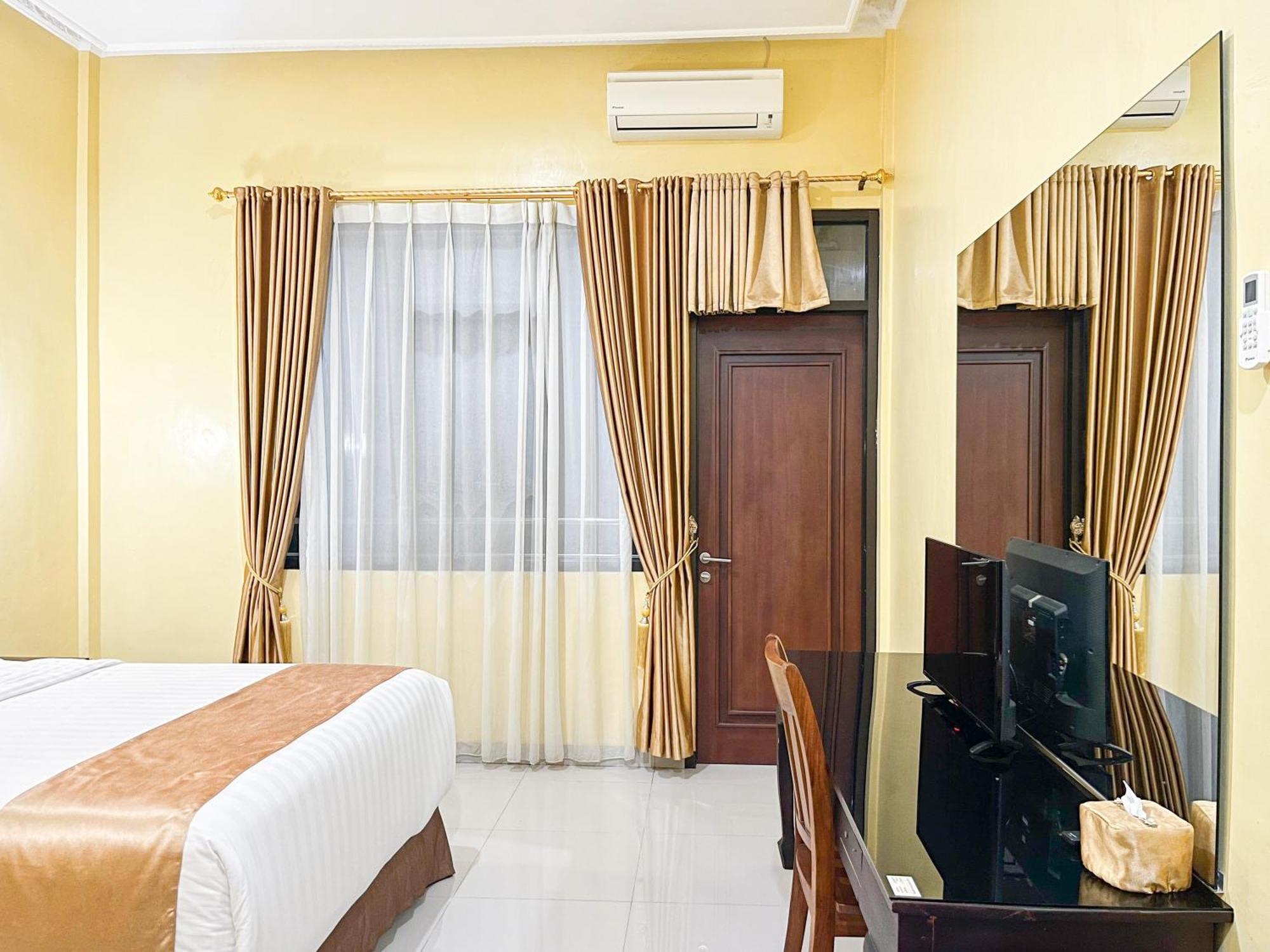 Kartika Hotel Syariah Pacitan Mitra Reddoorz Екстериор снимка
