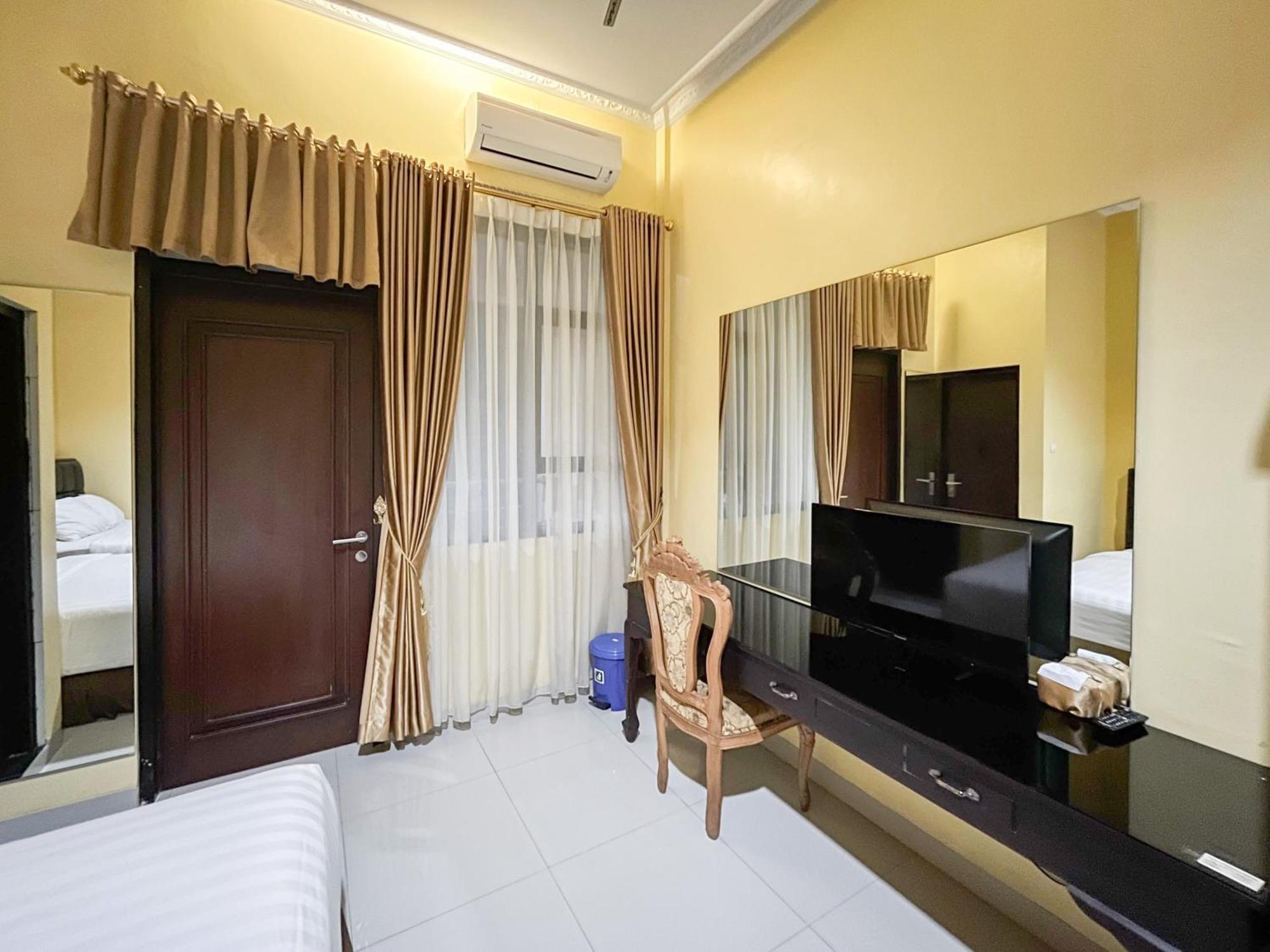Kartika Hotel Syariah Pacitan Mitra Reddoorz Екстериор снимка
