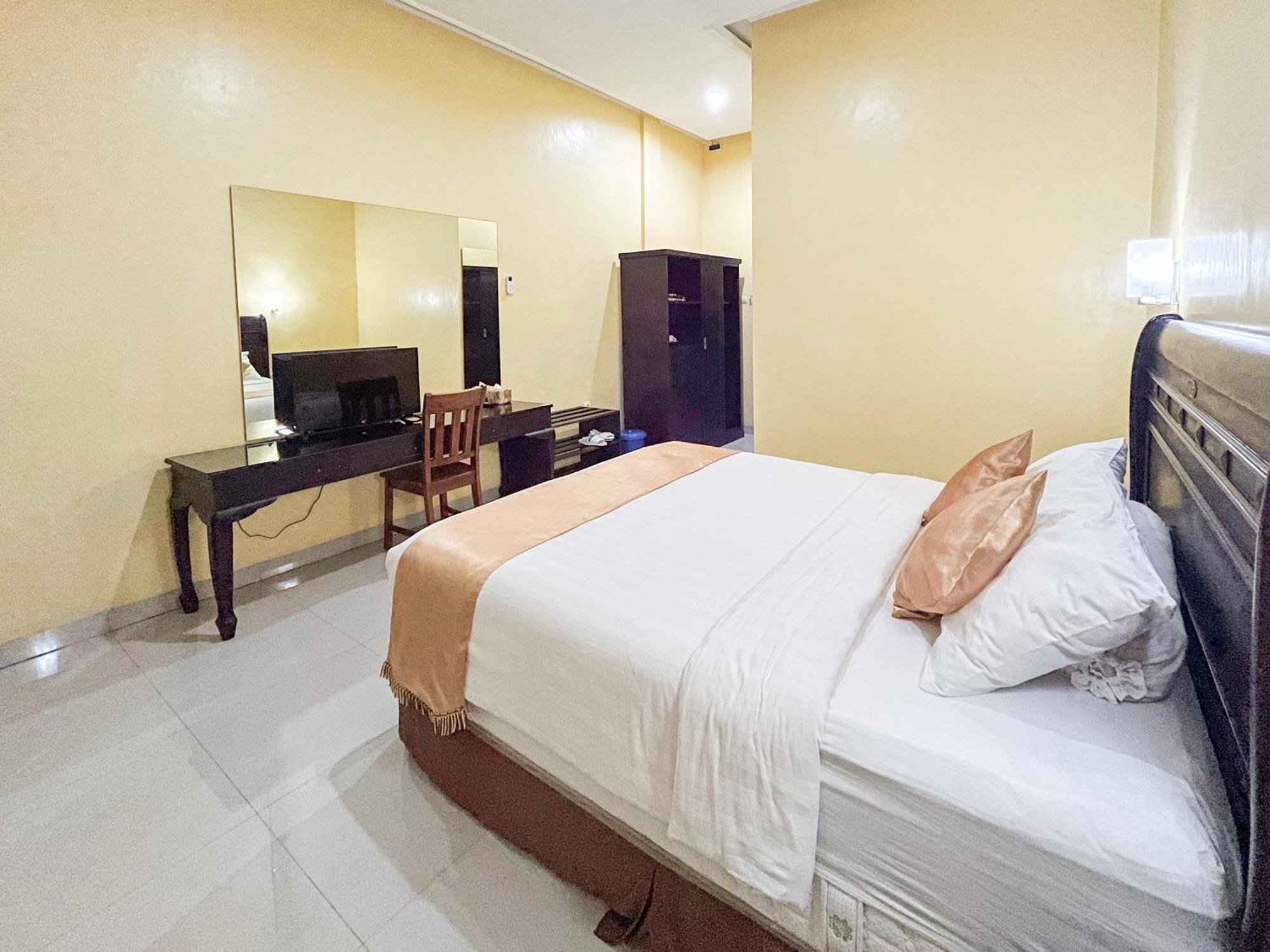 Kartika Hotel Syariah Pacitan Mitra Reddoorz Екстериор снимка