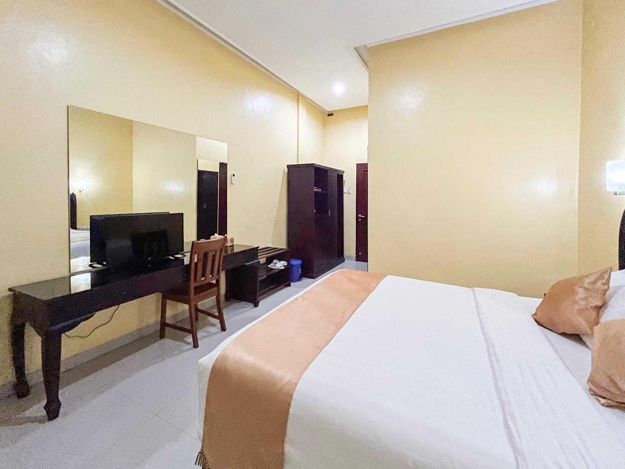 Kartika Hotel Syariah Pacitan Mitra Reddoorz Екстериор снимка