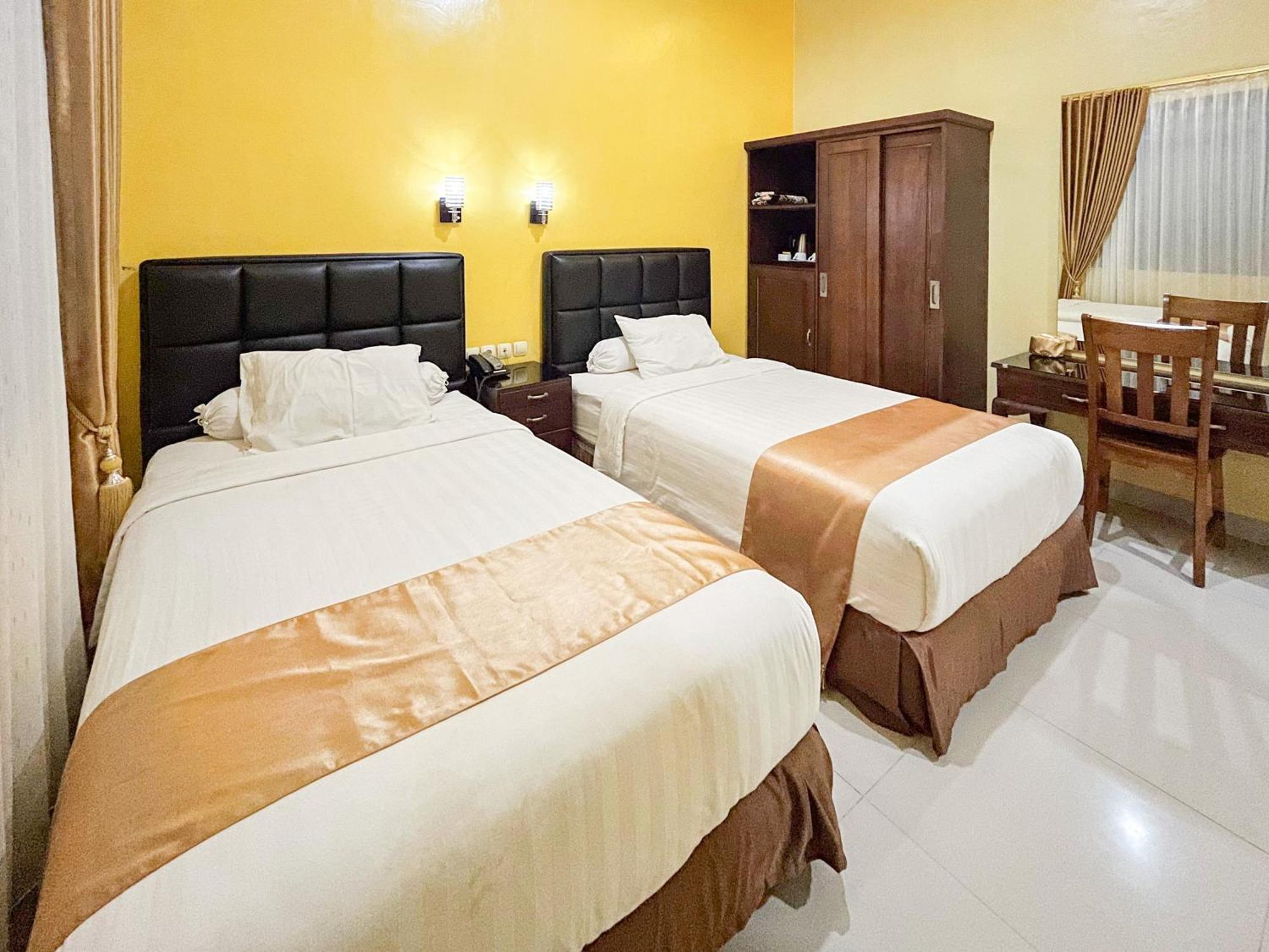 Kartika Hotel Syariah Pacitan Mitra Reddoorz Екстериор снимка