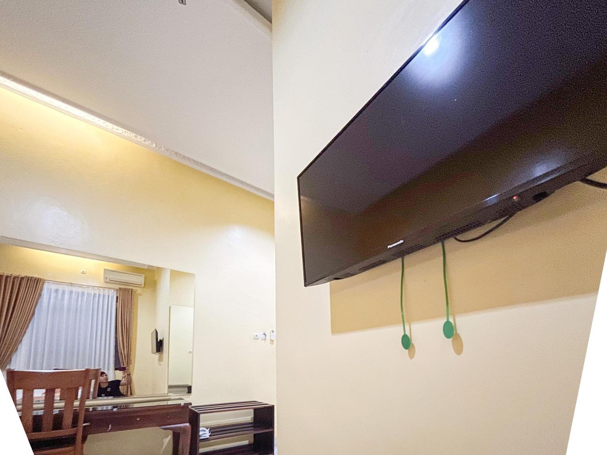 Kartika Hotel Syariah Pacitan Mitra Reddoorz Екстериор снимка