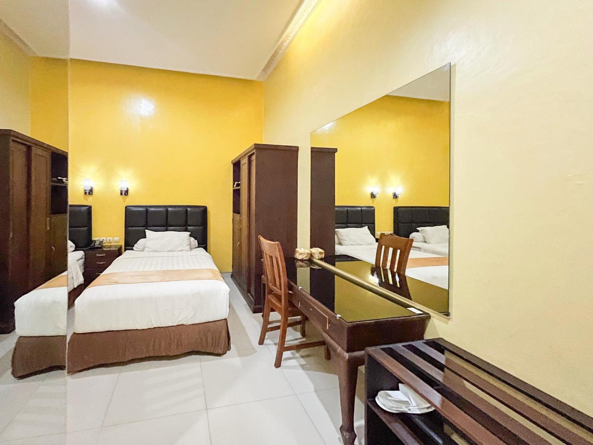 Kartika Hotel Syariah Pacitan Mitra Reddoorz Екстериор снимка