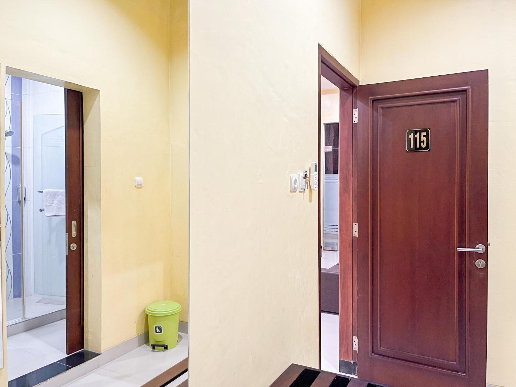 Kartika Hotel Syariah Pacitan Mitra Reddoorz Екстериор снимка