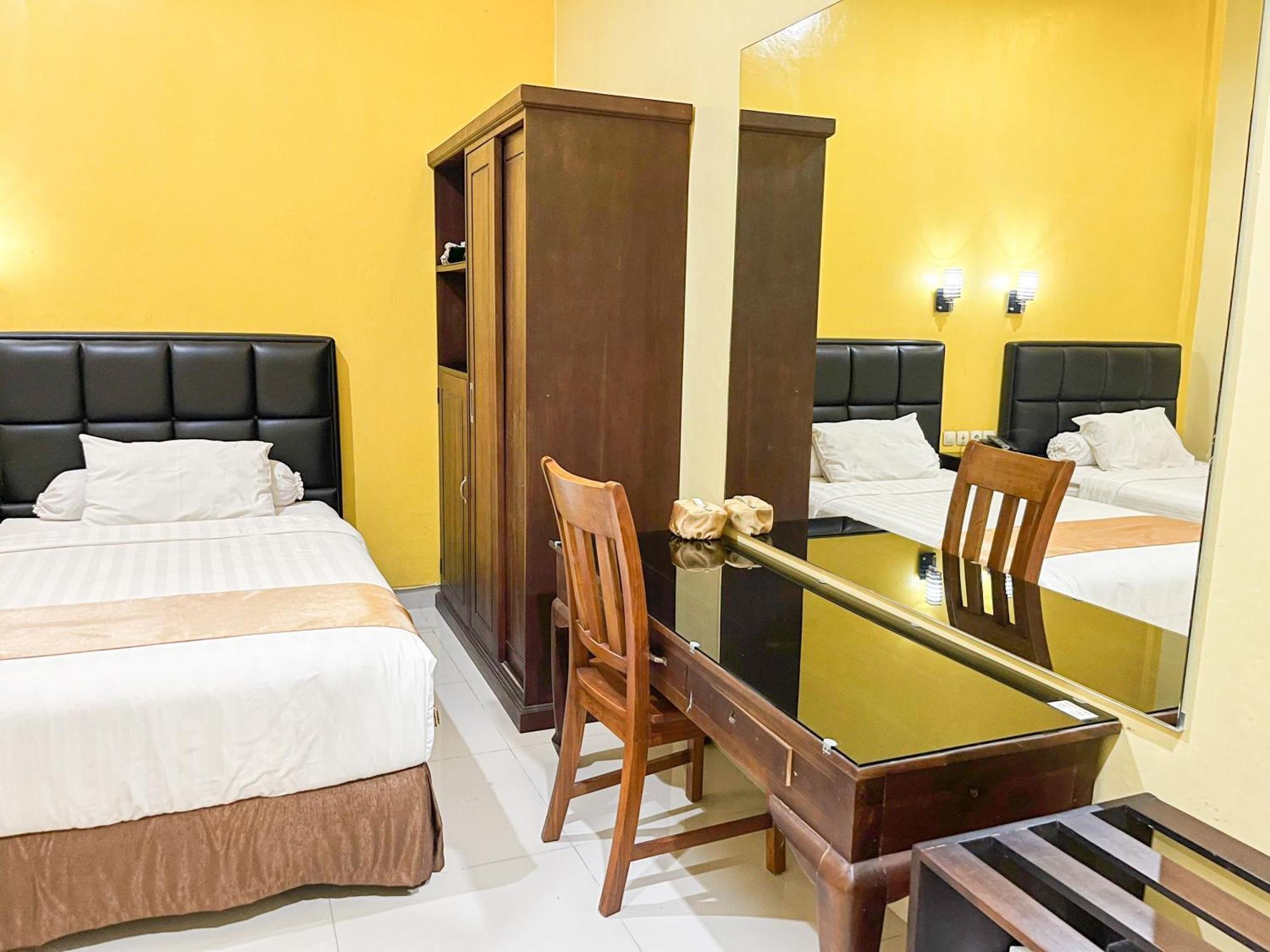 Kartika Hotel Syariah Pacitan Mitra Reddoorz Екстериор снимка