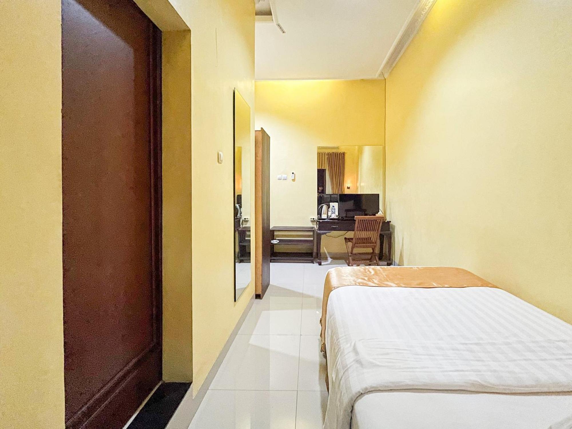 Kartika Hotel Syariah Pacitan Mitra Reddoorz Екстериор снимка