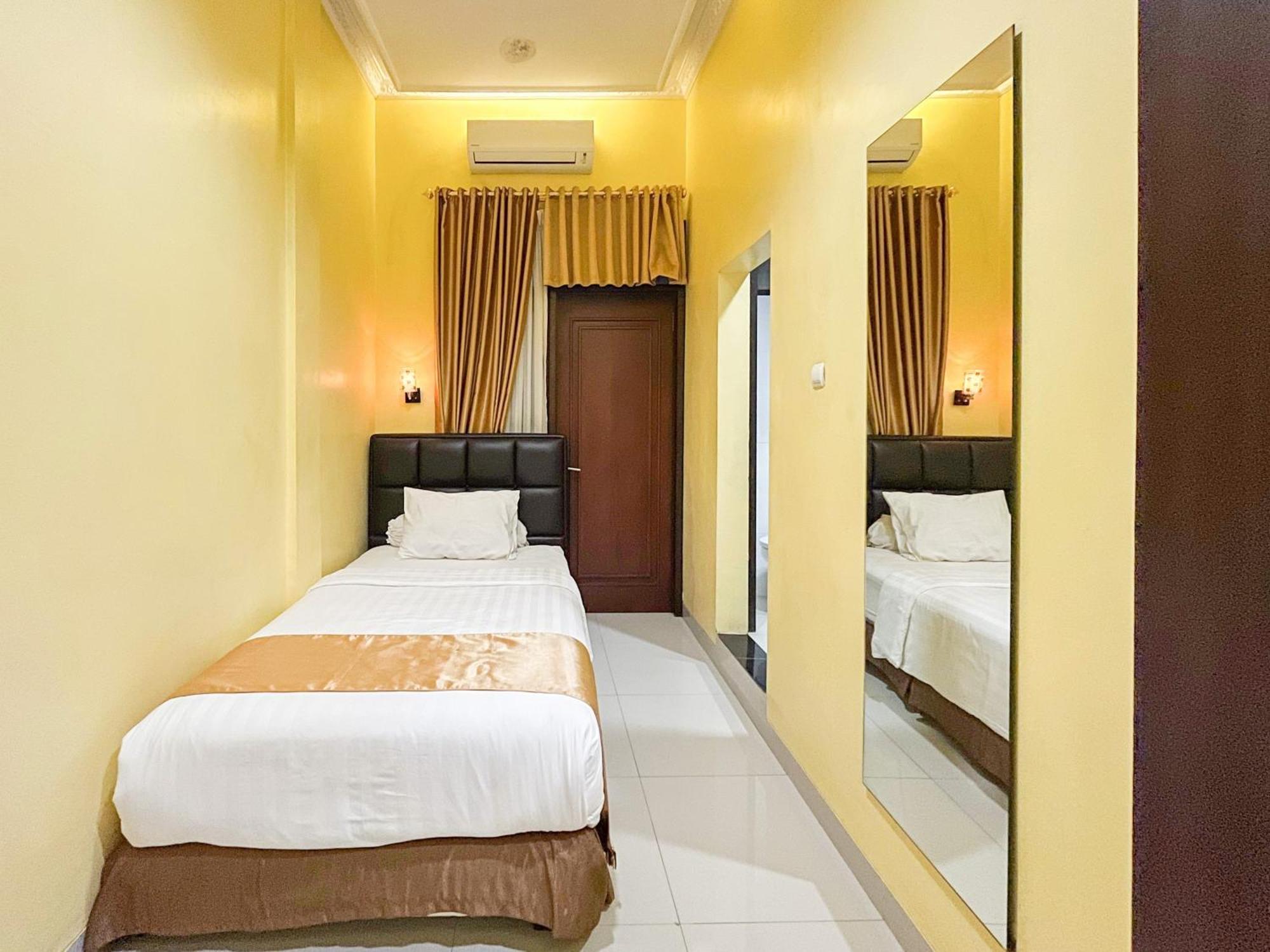 Kartika Hotel Syariah Pacitan Mitra Reddoorz Екстериор снимка