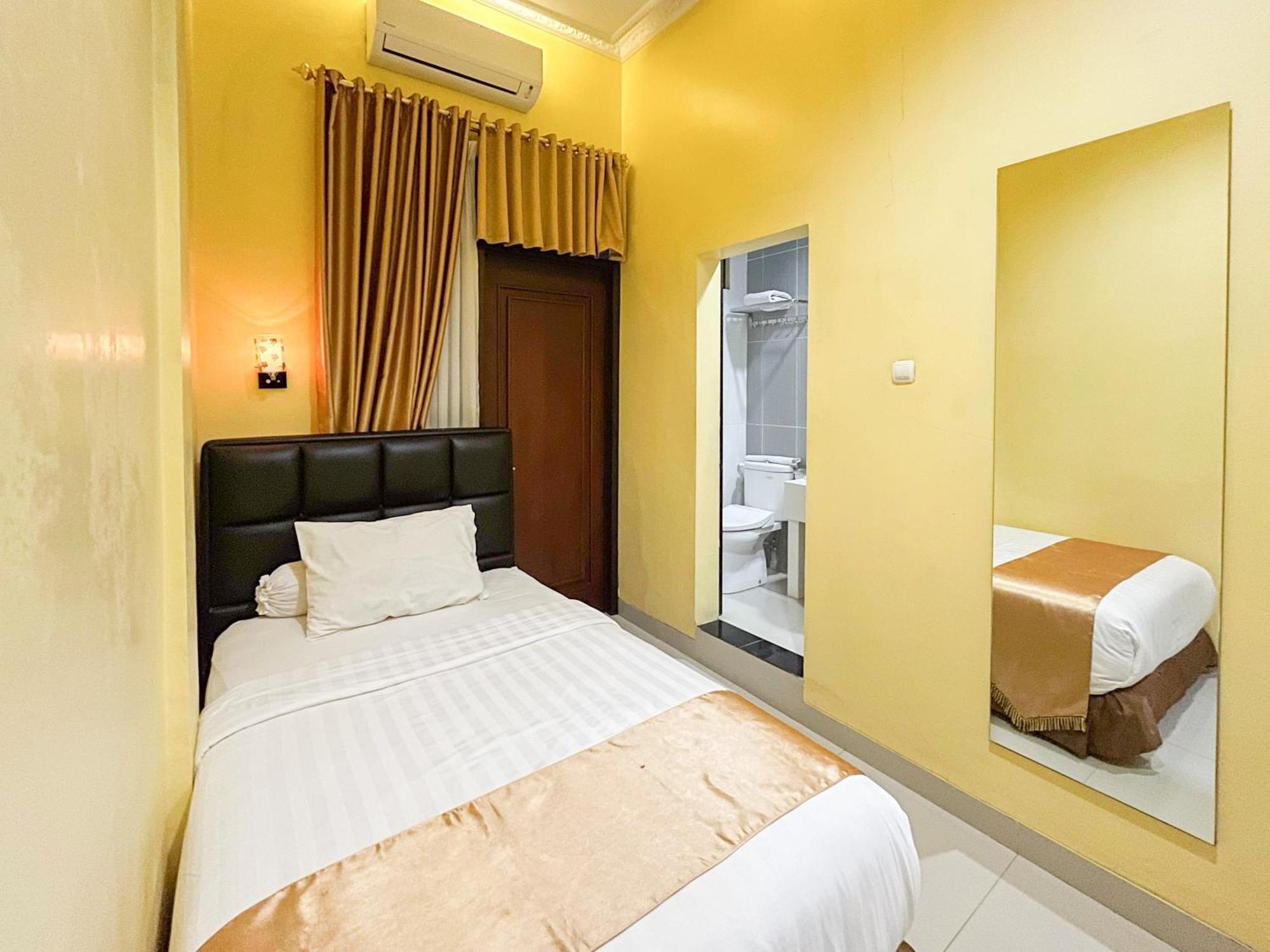 Kartika Hotel Syariah Pacitan Mitra Reddoorz Екстериор снимка