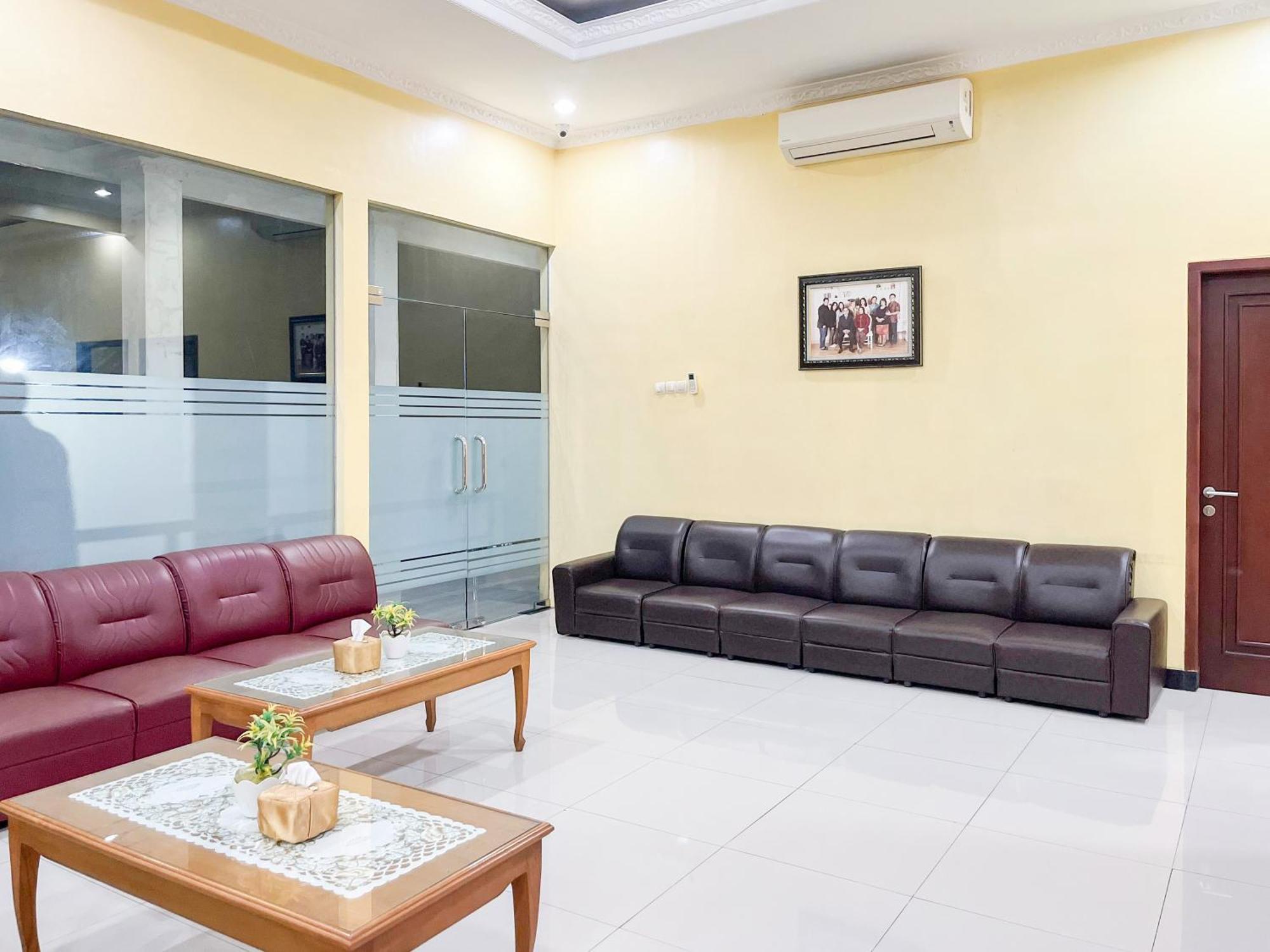 Kartika Hotel Syariah Pacitan Mitra Reddoorz Екстериор снимка