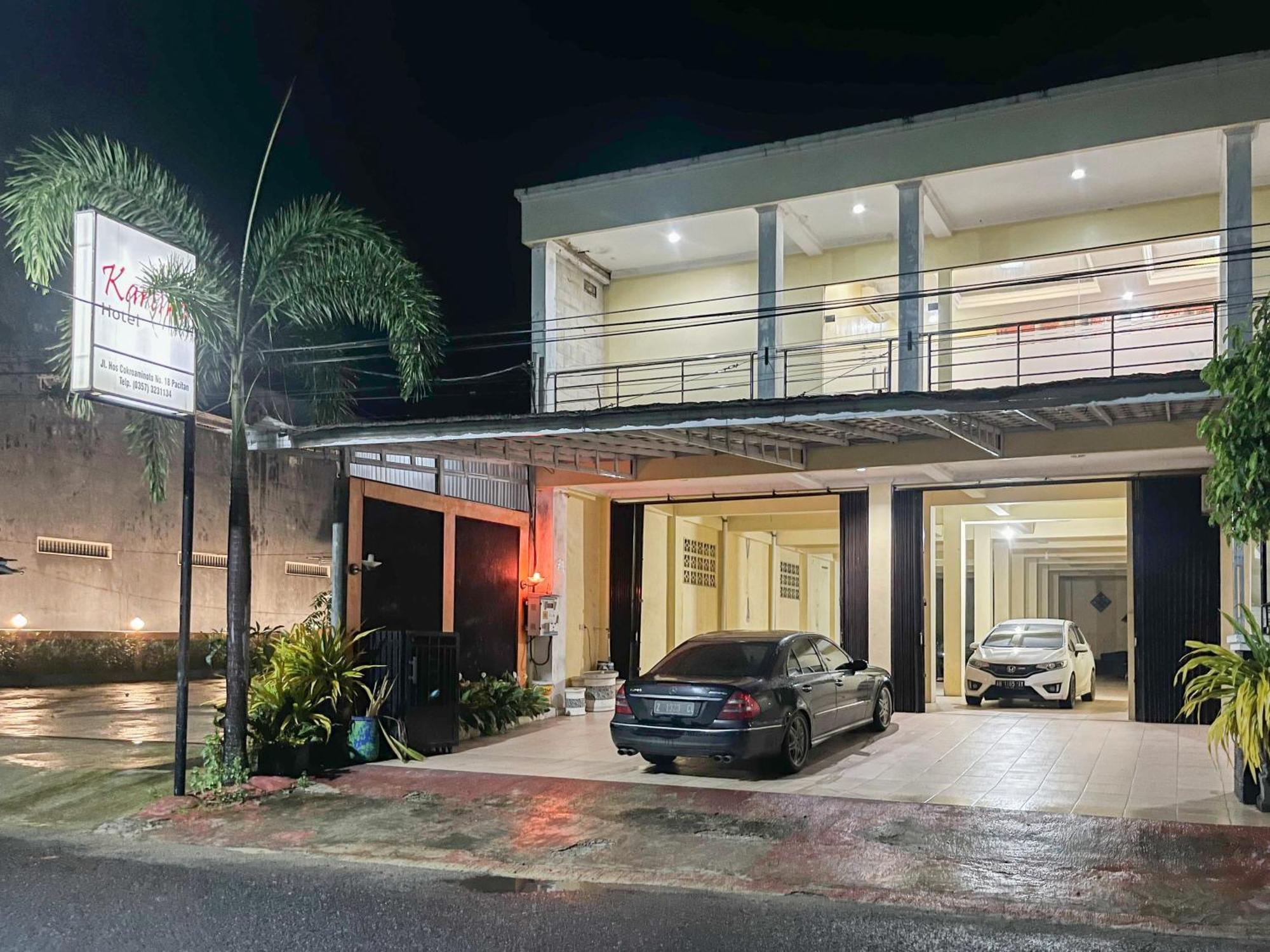 Kartika Hotel Syariah Pacitan Mitra Reddoorz Екстериор снимка