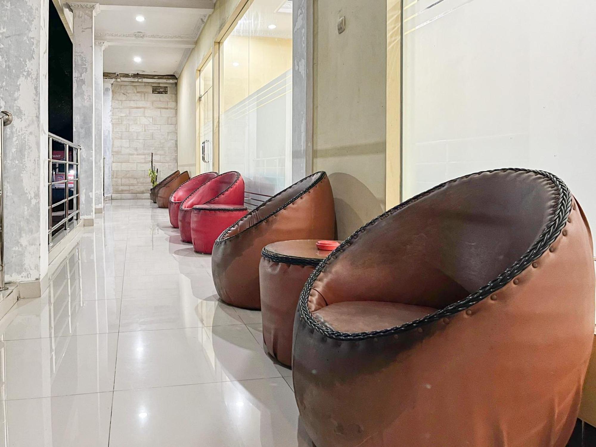 Kartika Hotel Syariah Pacitan Mitra Reddoorz Екстериор снимка