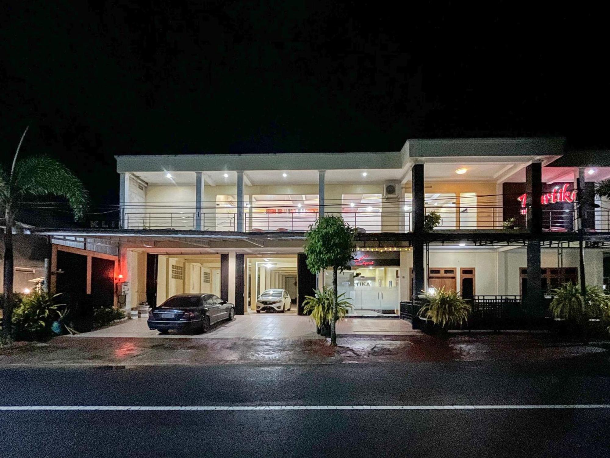 Kartika Hotel Syariah Pacitan Mitra Reddoorz Екстериор снимка