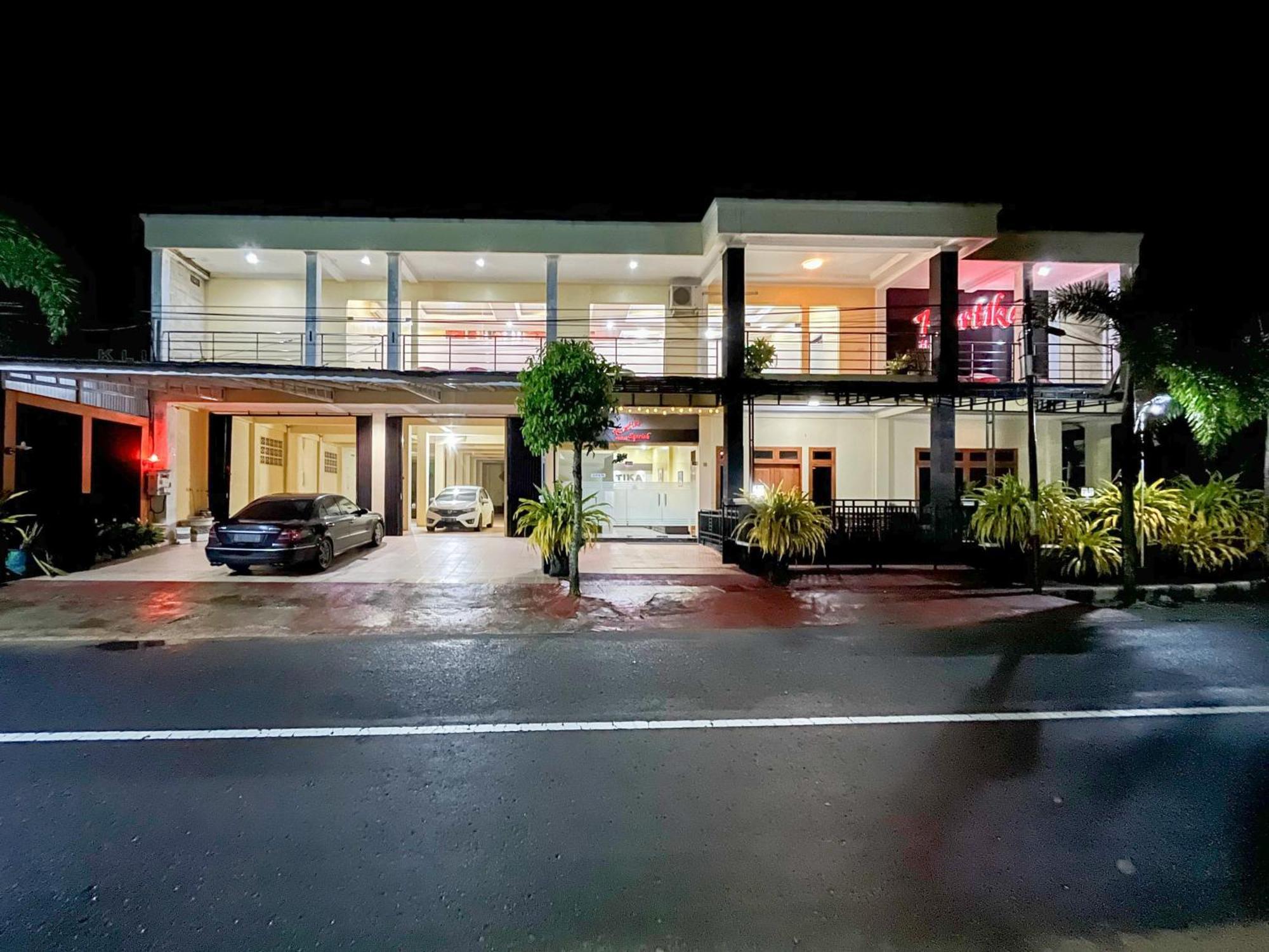 Kartika Hotel Syariah Pacitan Mitra Reddoorz Екстериор снимка